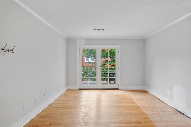 Building Photo - 866 Briarcliff Rd NE