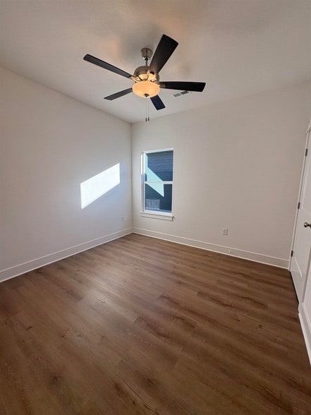 Building Photo - 4827 N Vassar Ave