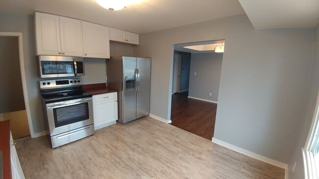 Building Photo - 3 Bedrooom Home Located in the Heart of We...