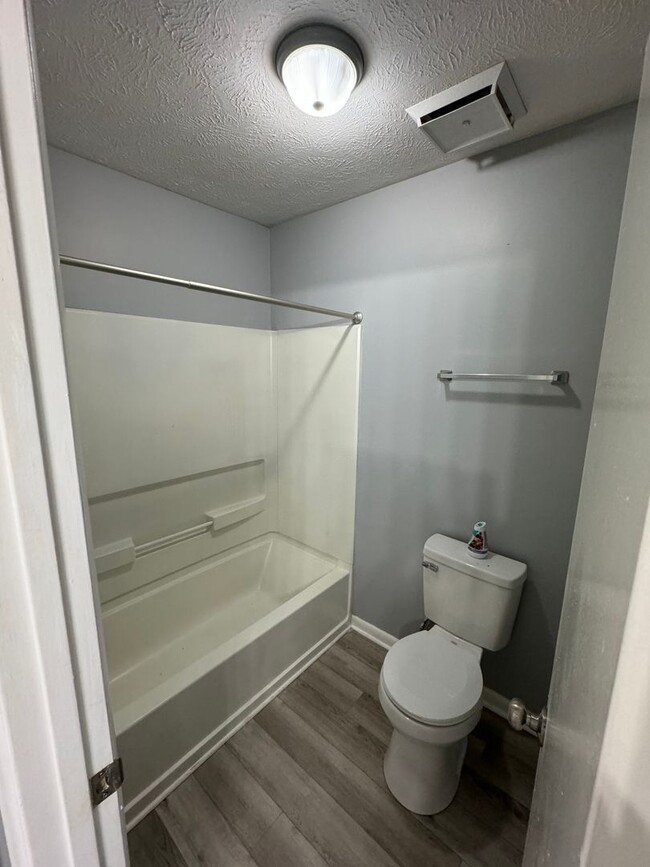Building Photo - Updated Condo close to Fort Liberty