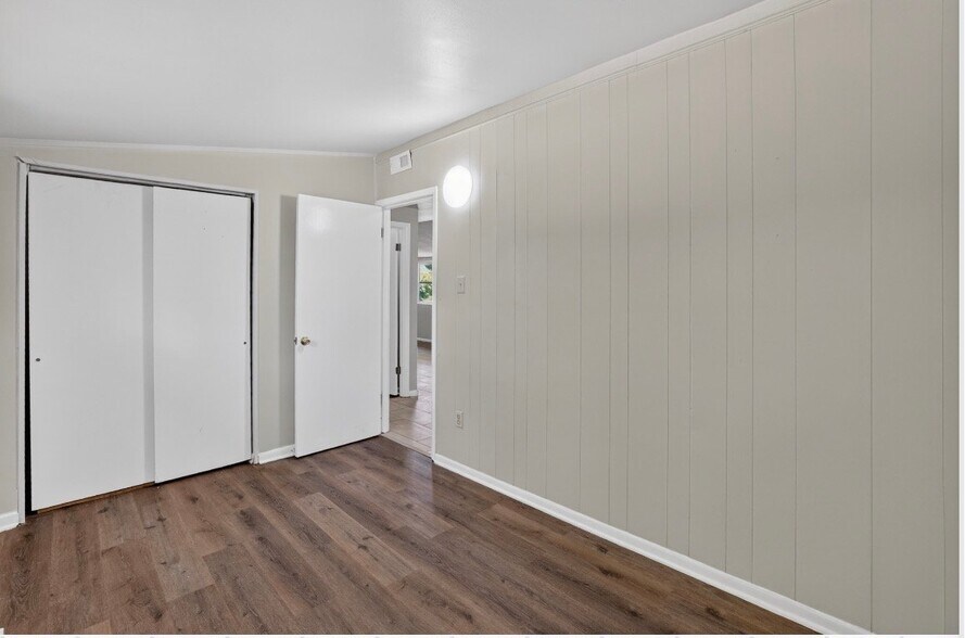 Building Photo - 2280 Roosevelt Pl