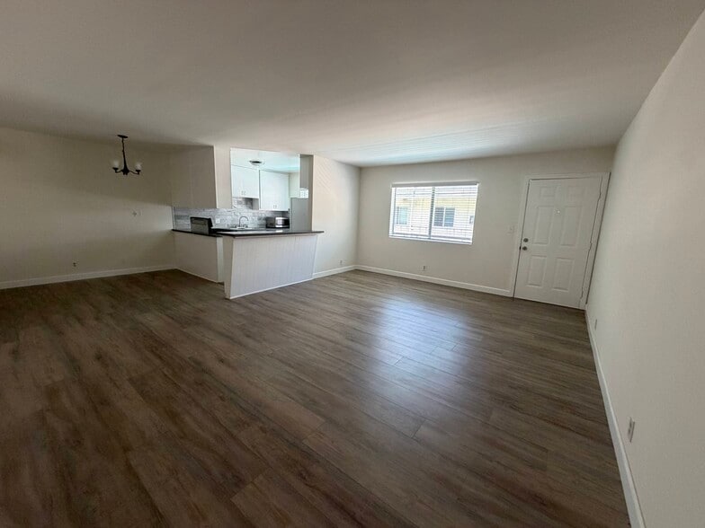 Building Photo - 4358 Mammoth Ave