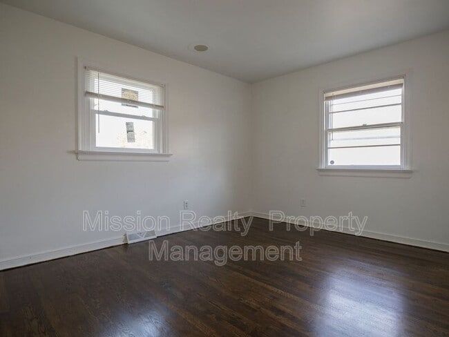 Building Photo - 3012 Glenan Dr