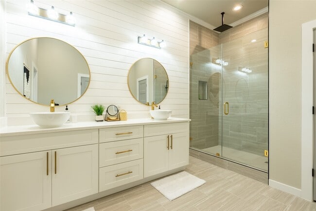 Building Photo - 3209 Ave N Ursuline St