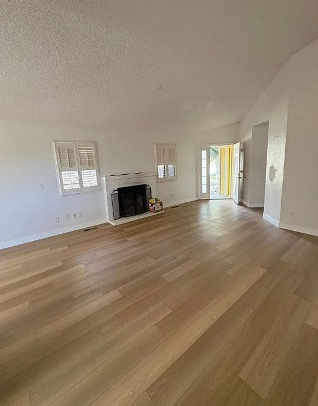 Building Photo - 5870 Coyote Ridge Rd