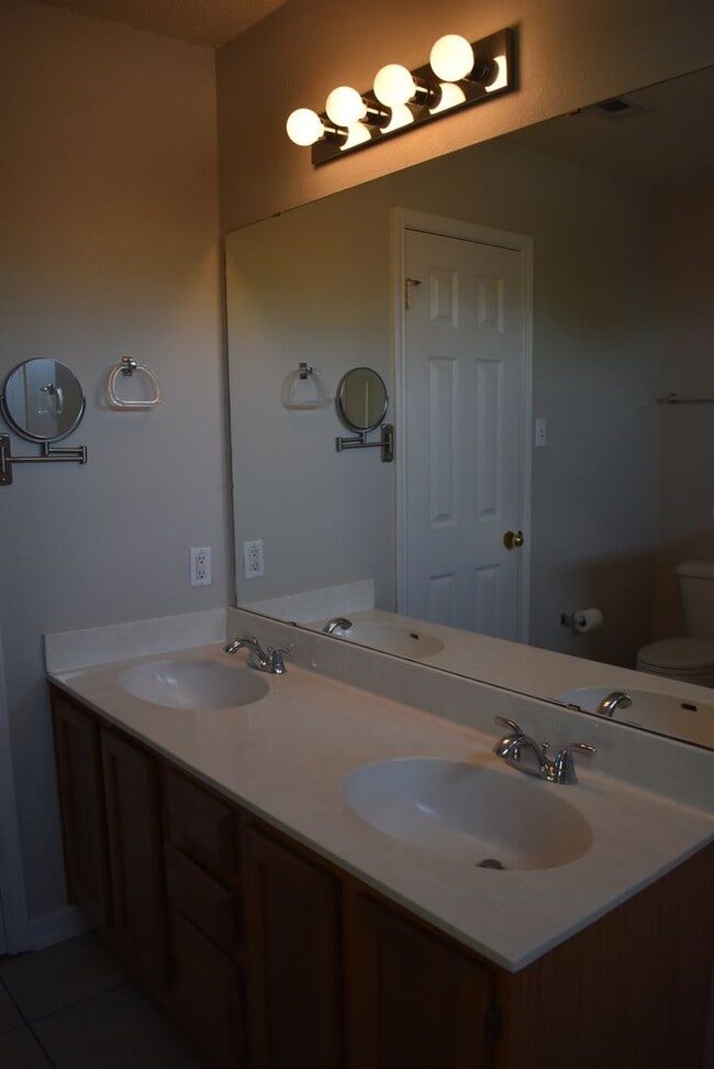 Building Photo - Beautiful Remodeled Home with 3 Bedrooms a...