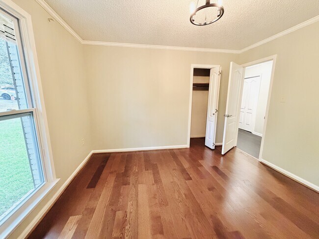 Building Photo - 7905 Castleton Ln