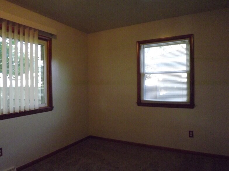 Building Photo - 1544 32nd St SW