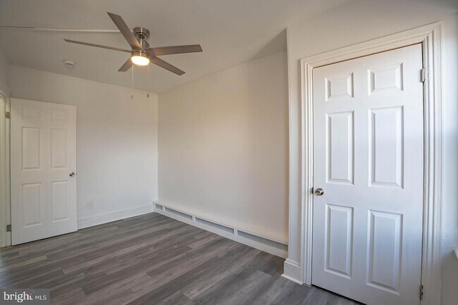 Building Photo - 122-122 Perry St