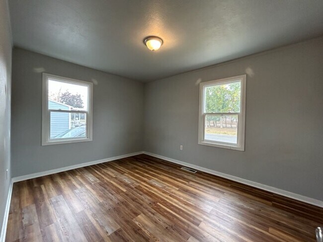 Building Photo - 224go