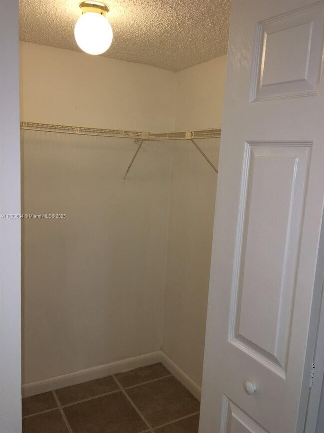 Building Photo - 8060 N Colony Cir