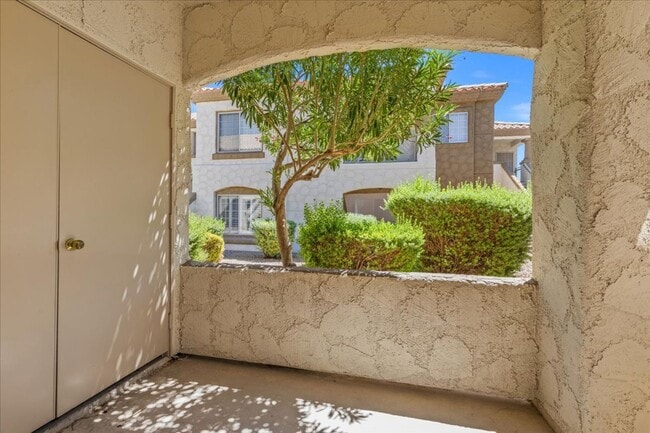 Building Photo - Sleek 2 Bedroom Condo with 2 Car Garage Ne...