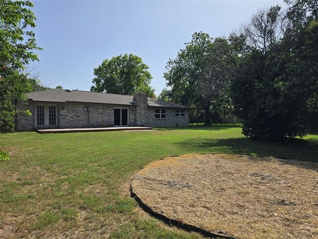 Building Photo - 205 E Cherokee Dr
