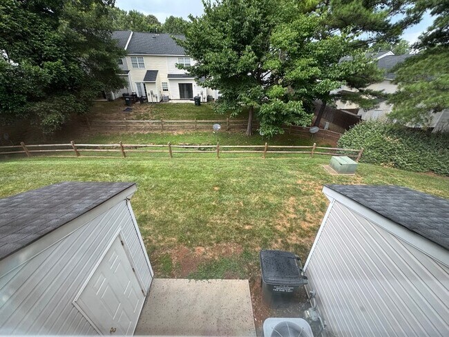 Building Photo - 10165 Forest Landing Dr