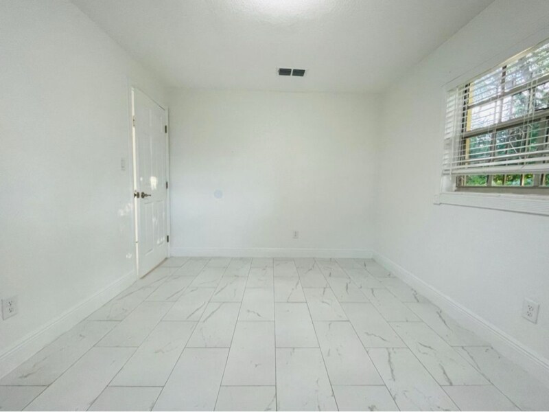 Building Photo - 1015 Galsworthy Ave