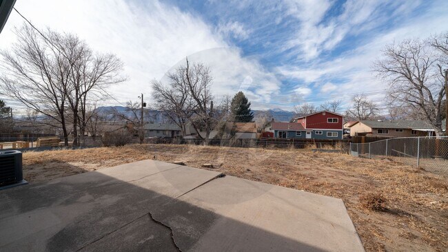 Building Photo - Sunny Ranch Home in Southeast Colorado Springs