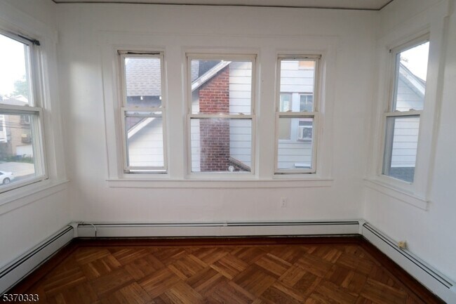 Building Photo - 176 Shephard Ave