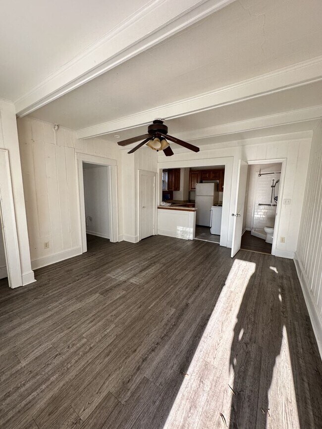 Building Photo - 9421 Peachtree St