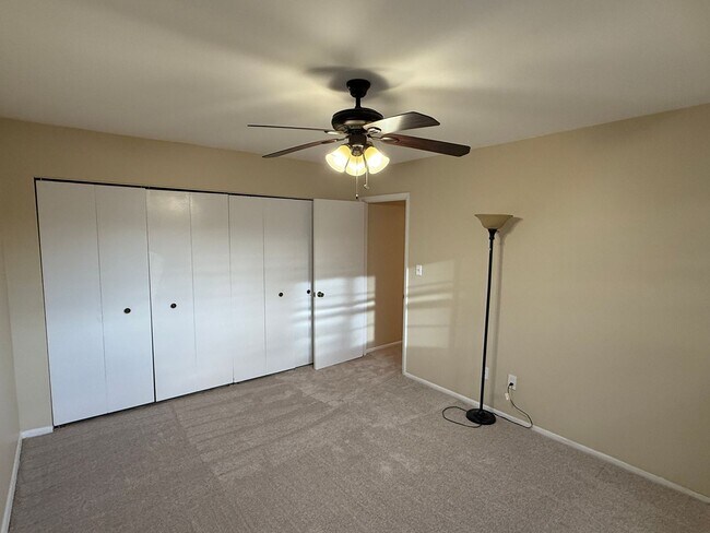 Building Photo - Third-Floor 2BR/1.5BA Condo Near I-695