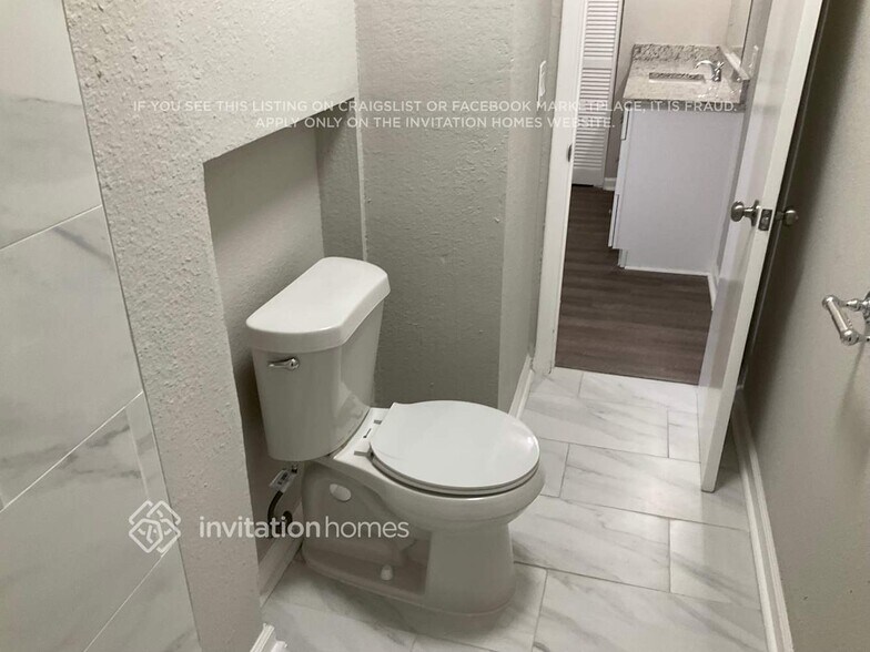 Building Photo - 5603 Santa Monica Dr