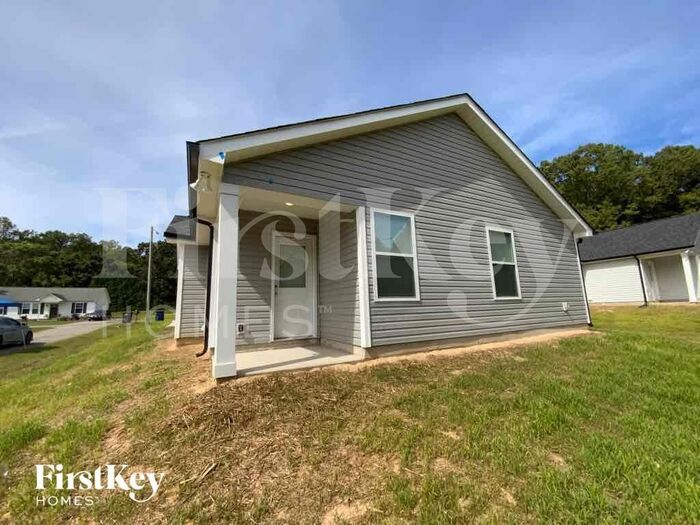 Building Photo - 131 Fir Dr