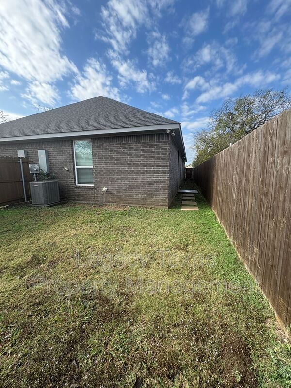 Building Photo - 216 Cleveland St