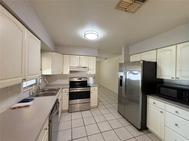 Building Photo - 600 6th Ave SE