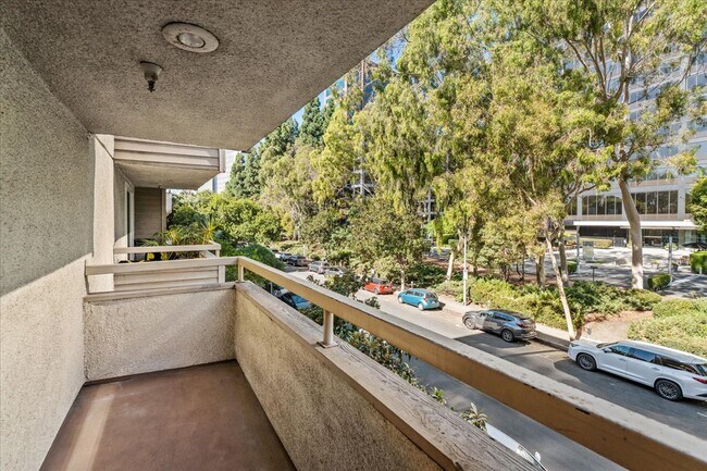 Building Photo - 10960 Ashton Ave