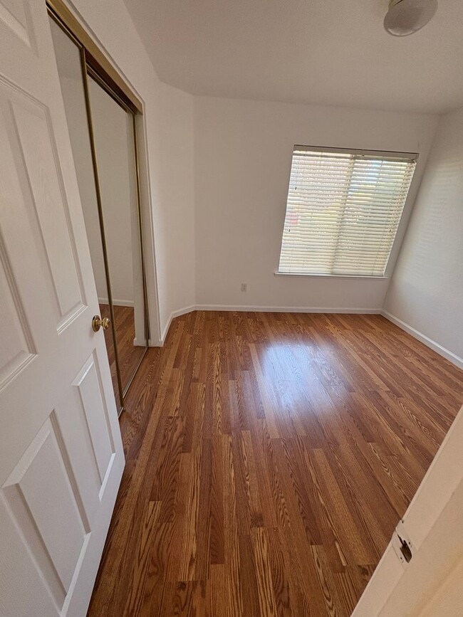 Building Photo - Spacious 4 bed/3 bath in Elk Grove 95624 M...