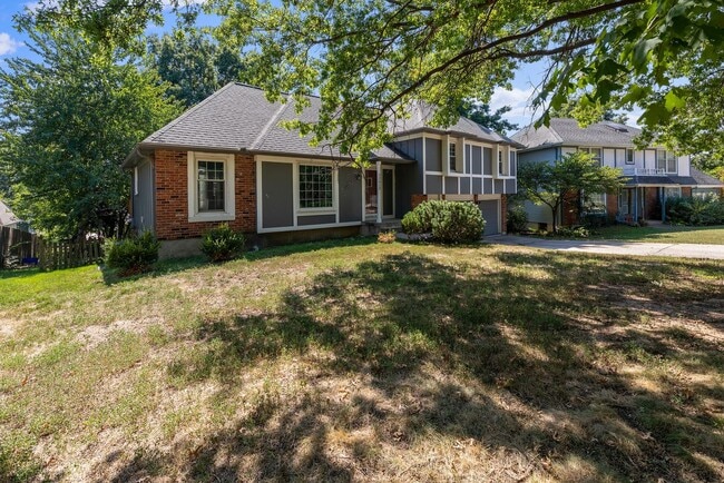 Building Photo - Spacious Overland Park 4 Bedroom Home - Av...