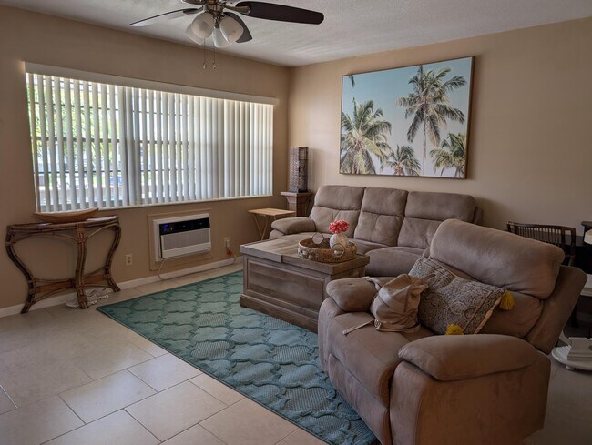 Building Photo - 190 Easthampton H