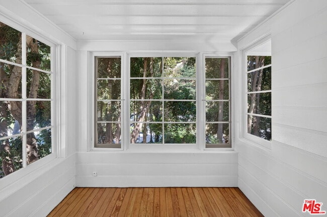 Building Photo - 1723 N Beverly Glen Blvd