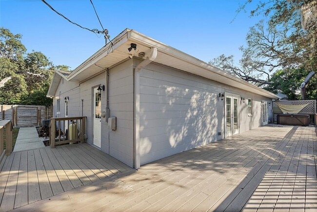 Building Photo - 5080 Oaklawn Ln