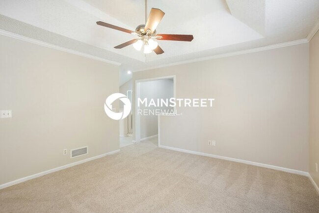 Building Photo - 4 Bedroom Pet-Friendly Home in Kansas City, MO with Main Street Renewal