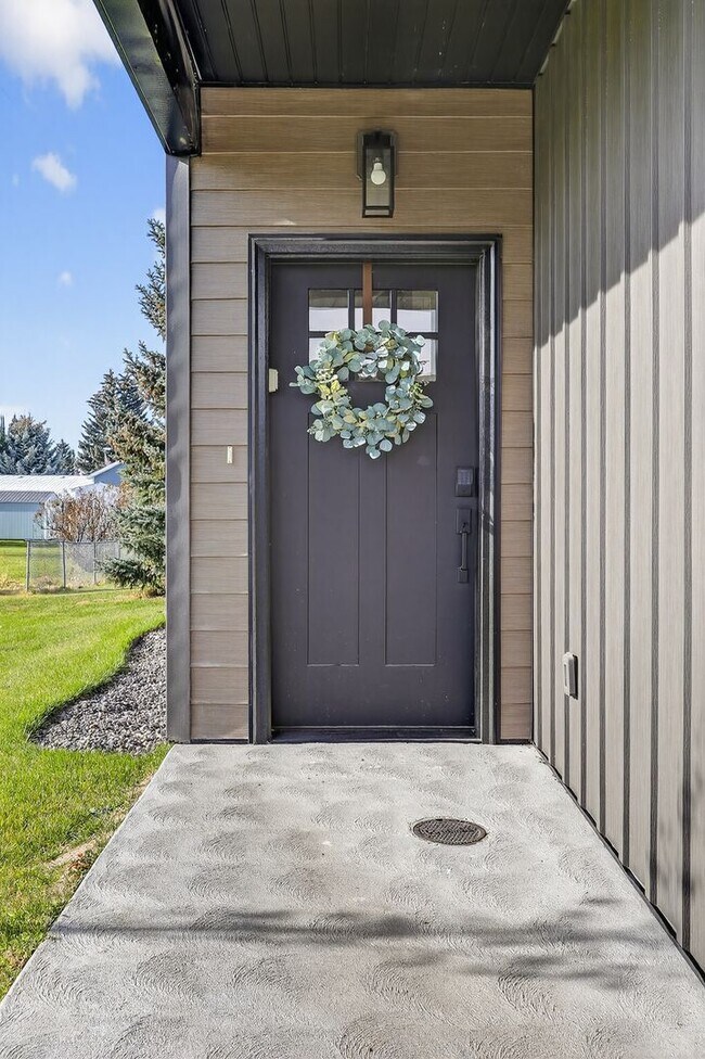 Building Photo - Beautiful 3 Bed, 2.5 Bath Townhome in Ashton - Shorter lease terms available