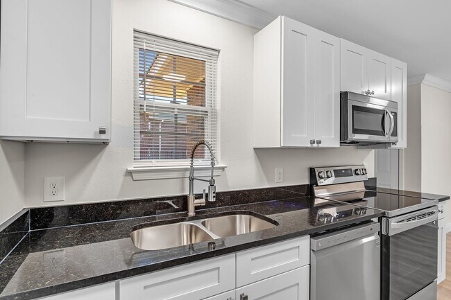 Building Photo - Luxury Vinyl Plank Flooring********* Rent $1200/month********* Renovated 1 Bedroom 1 Bath