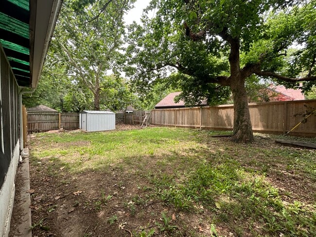 Building Photo - 5420 E 1st St N