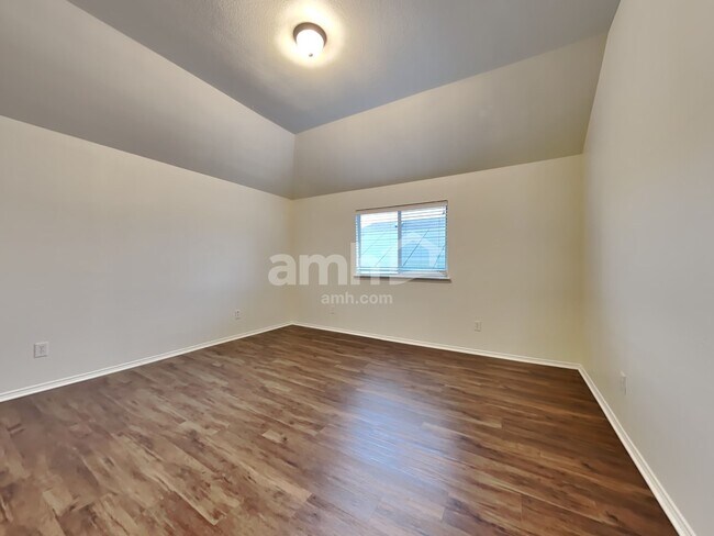 Building Photo - 6005 Stirrup Iron Dr