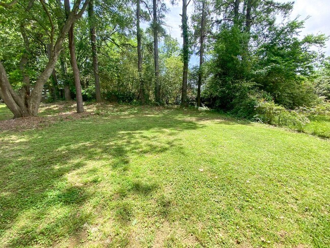 Building Photo - 3 bedroom 2 bathroom near Ramill and St Elmo