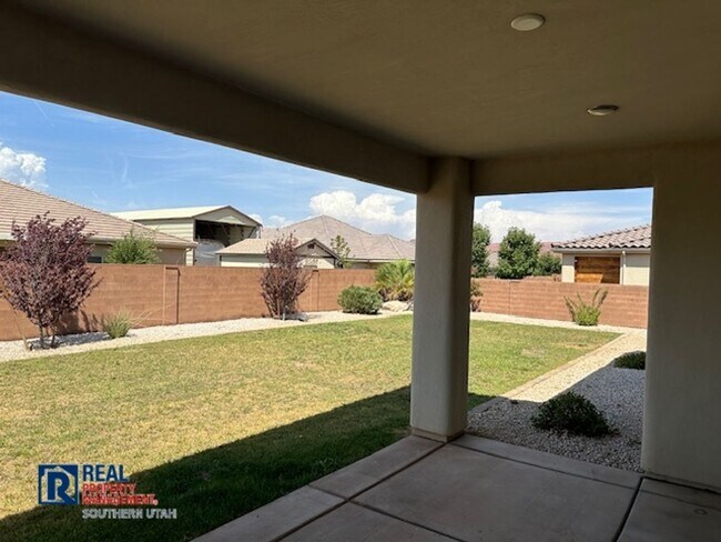 Building Photo - 4 Bedroom in near Crimson Cliffs