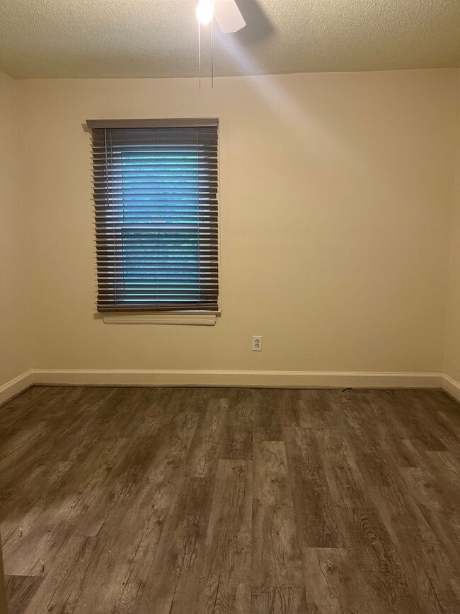 Building Photo - Beautiful Ranch Home In Central Raleigh, A...