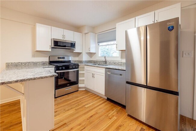 Building Photo - 897 Argonne Ave NE