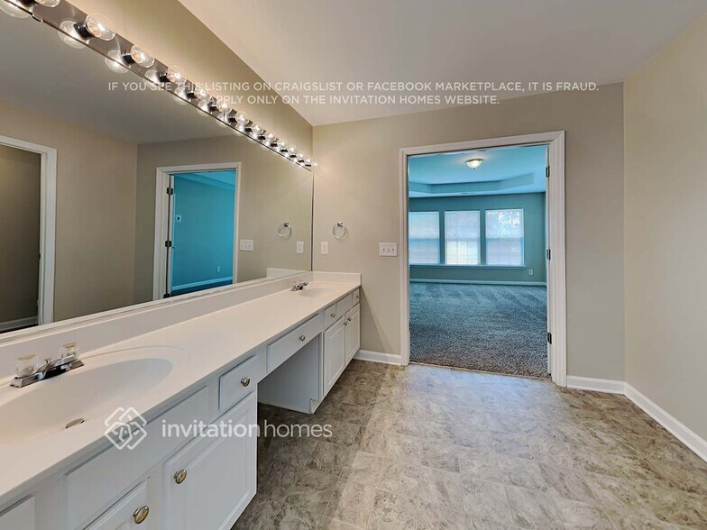 Building Photo - 1460 Cantwell Ct