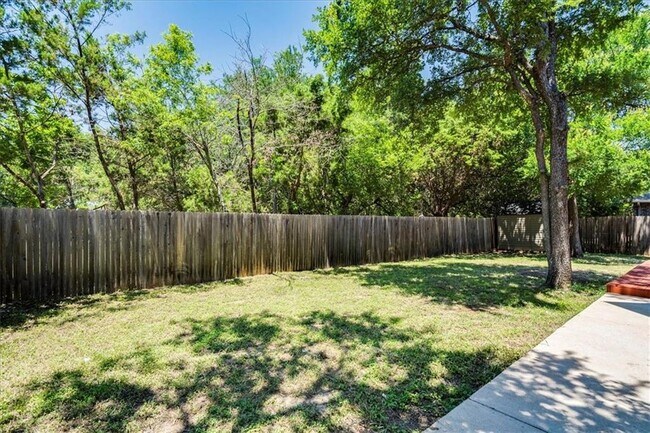 Building Photo - 809 Dogwood Trail