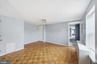 Building Photo - 924 S 10th St