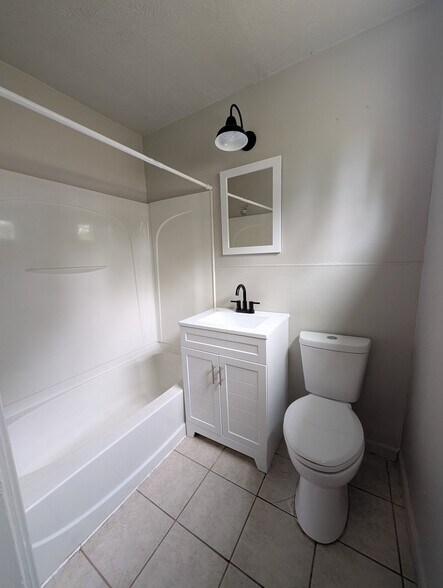 Building Photo - 622 N 12th St