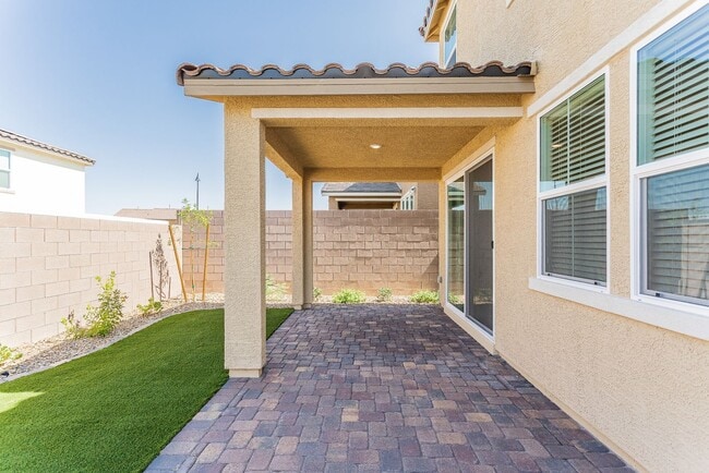 Building Photo - Fairly New Gorgeous SMART House!