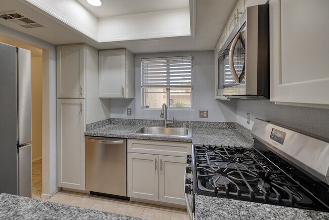 Building Photo - Gated First Floow Summerlin Condo - 2 Bedr...