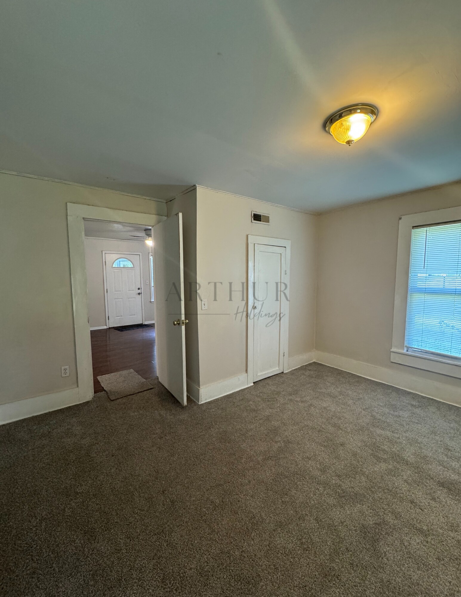 Building Photo - 815 N Ridge Ave