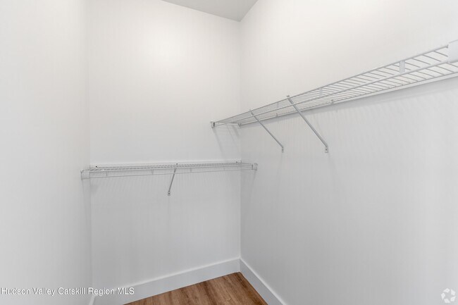 Building Photo - 7 Hillside Rd